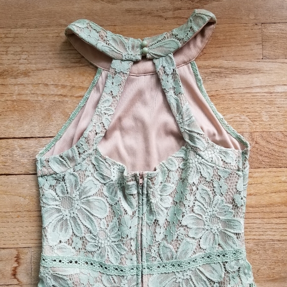 Light Green Embroidered Dress Size Small - Picture 4 of 4